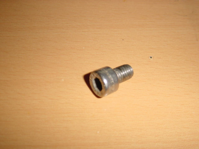 Cylinder bolt 8x12mm (Used)
