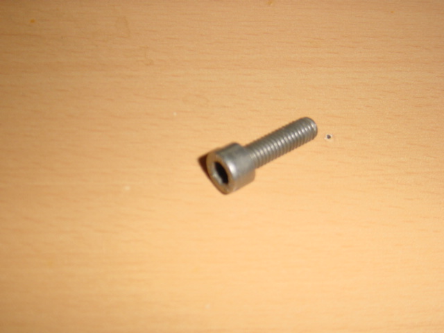Cylinder bolt 6x20mm (Used)