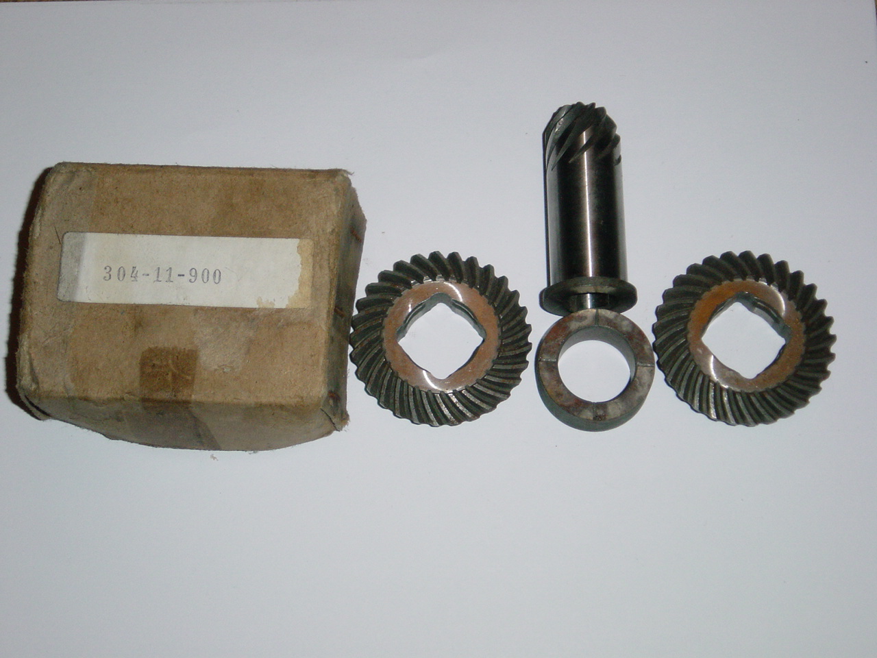 Bevel pinion set