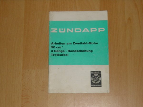 Arbeiten am Zweitaktmotor 50 cm3 3 Gänge Hand Tretkurbel
