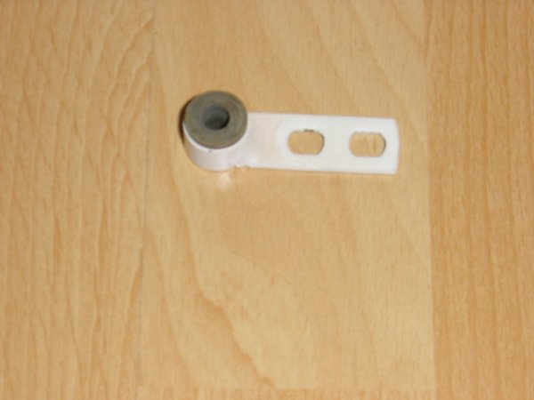Scharnier met rubber t.b.v motorkap (Gebruikt)